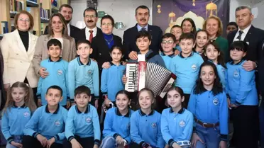 Bakan Tekin Artvin'de Öğrencilerle Buluştu