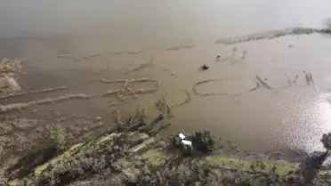 Su seviyesi 60 santimetre yükseldi! Göl taştı, ev ve iş yerlerini su bastı