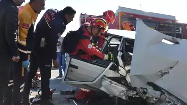 Muğla'da Kaza: Kadın Yolcu İtfaiye Tarafından Kurtarıldı