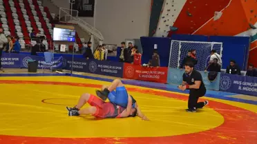 Muş'ta Küçükler Güreş Müsabakaları Başladı