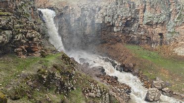 Muş'ta Şelaleler Coştu