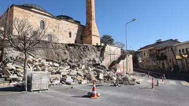 Nar Camii Kebir’in İstinat Duvarı Yıkıldı