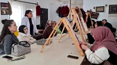 Nevşehir'de üniversite öğrencilerine dokuma atölyesinde halı kültürü tanıtıldı