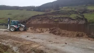 Niksar'da Heyelan Kapanan Yol Yeniden Açıldı