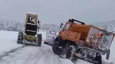 Niksar'da Mahsur Kalan Araç Kurtarıldı