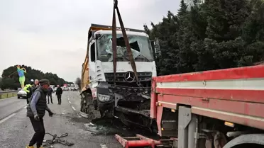 Kamyon Devrildi, Yol Kapandı