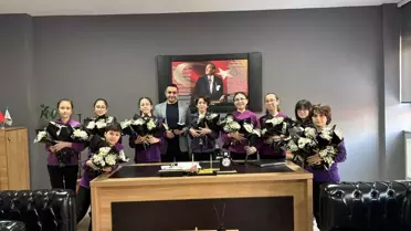 Öğrencilerden Öğretmenlere Çiçekli Destek