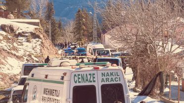 Akrabasını Öldüren Genç İntihar Etti