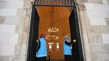 Depremden Sonra Camiler Ramazan'a Hazır