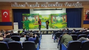 Pazaryeri'nde Tiyatro Gösterimi