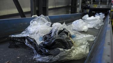 Pendik'teki atık tesisinde yılda yaklaşık 19 bin ton atık geri dönüştürülüyor