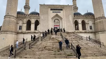 Şanlıurfa'da Ramazan'ın Son Cuma Namazı Coşkuyla Kılındı