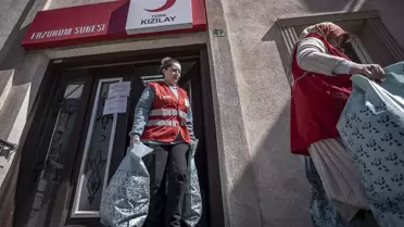 Kızılay Gönüllüleri Bayram İçin Çalışıyor