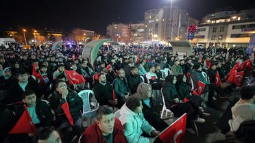 Vatandaşlar Dev Ekrandan Maçı İzledi