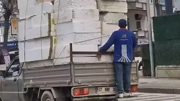 Kamyonet Arkasında Tehlikeli Yolculuk