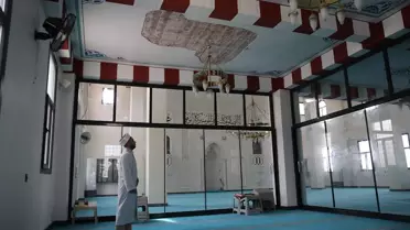 Cami Tavanından Alçı Düştü