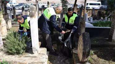 Mezarlıklar Bayram İçin Hazırlanıyor