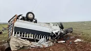 Siverek'te Kamyonet Devrildi: 2 Yaralı