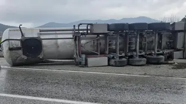 Sarıgöl'de Tır Devrildi: 1 Yaralı