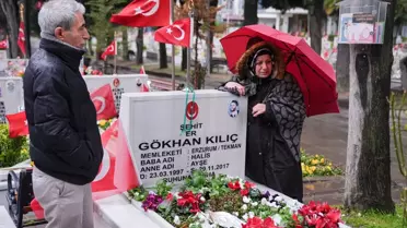 Şehit aileleri, bayramın ilk gününde İstanbul'da kabirleri ziyaret etti