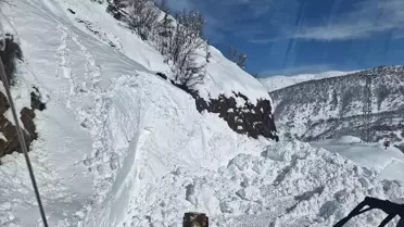 Siirt'te Kar Yağışı: 92 Yerleşim Yeri Ulaşıma Açıldı