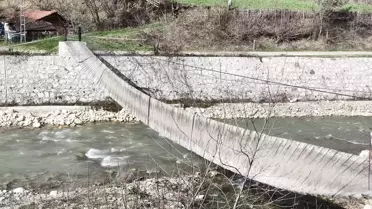Rüzgarın Kurbanı: Ahşap Köprüden Düşen İki Yaralı