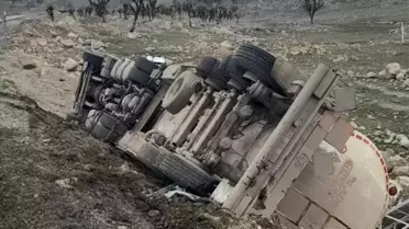 Şırnak'ta Tanker Devrildi, Sürücü Yaralandı
