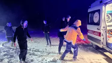 Gürün'de İşçileri Kar Mahsur Kaldı