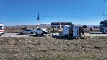 Gemerek'te Zincirleme Kaza: 2 Yaralı