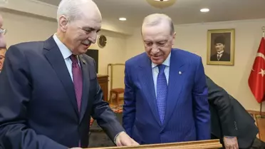 TBMM Başkanı Kurtulmuş, Cumhurbaşkanı Erdoğan'a, Sırrı Süreyya Önder'le çekilen bir fotoğrafını takdim etti