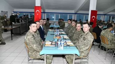 Vali Soytürk'ten Askerlere İftar