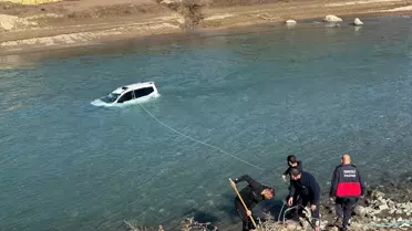 Tunceli'de Köprüden Düşen Sürücü Kurtarıldı