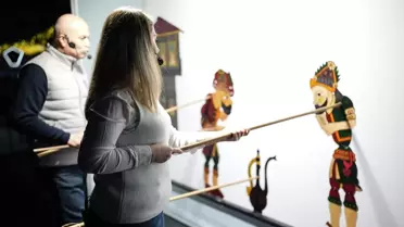 Geleneksel Gölge Oyununu Dünyaya Taşıyan Kadın Usta