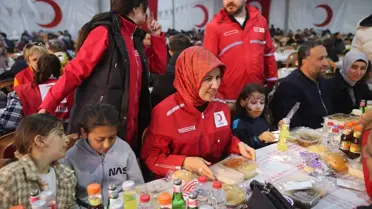 Kızılay İftarında Depremzedelerle Buluşma