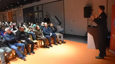 Türkiye'nin ilk deneysel test pilotu Özpala, Trabzon'da öğrencilerle bir araya geldi