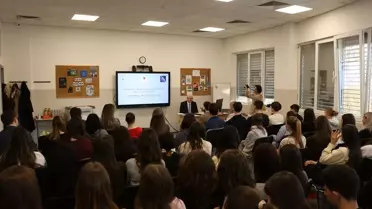 Büyükelçi Uyanık Lise Öğrencileriyle Buluştu