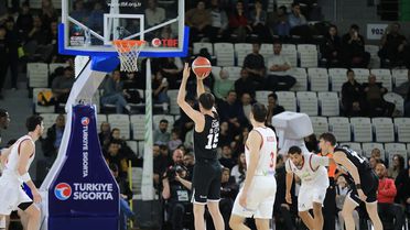 Beşiktaş GAİN, Glint Manisa Basket'i Mağlup Etti