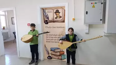 Okul Kapıları Atatürk ve Aşık Veysel ile Süsleniyor