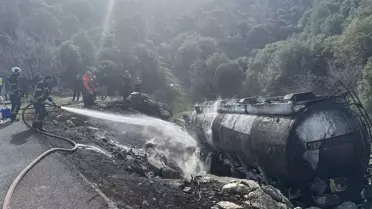 Uşak'ta Akaryakıt Tankeri Kaza Yaptı, Sürücü Hayatını Kaybetti