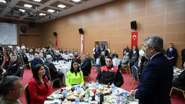 Vali Yunus Sezer, iftar sofrasında polislerle bir araya geldi