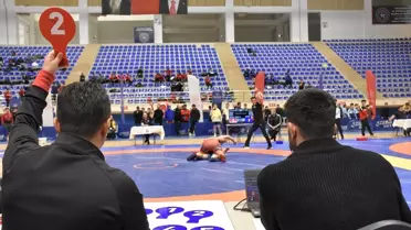 Van'da 15 Yaş Altı Güreş Müsabakaları Başladı