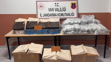 Van'da Gümrük Kaçağı Eşya Ele Geçirildi