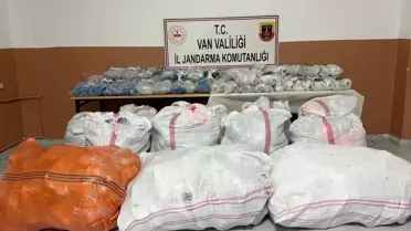 Başkale'de Gümrük Kaçağı Eşya Ele Geçirildi