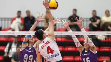 Alanya'da Voleybol Yarı Finali Başladı