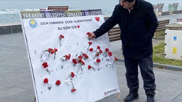 Yakakent'te Kadınlara Çiçek Jestleri