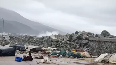 Yalova'da Fırtına Sebebiyle Taşkın