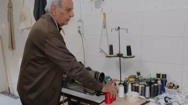 Huzurevinde Terzilik Yapıyor