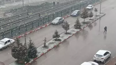 Yeşilyurt'ta Kar Yağışı Etkili