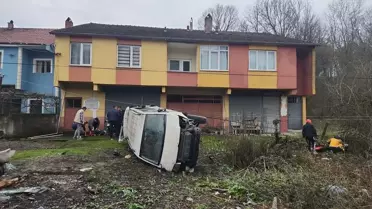 Zonguldak'ta Minibüs Devrildi: 4 Yaralı