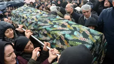 Arabada korkunç cinayet! Kendisinden 13 yaş küçük sevgilisini boğarak öldürdü